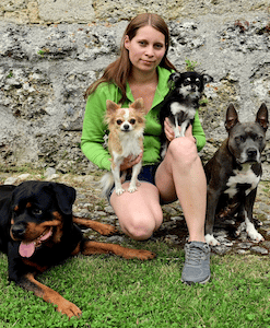 Tina_Trainer_mit_HUnden_247x300